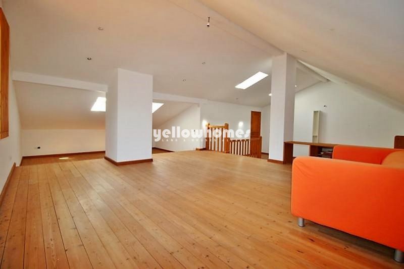 Moradia V4 inserida num espaçoso lote de terreno numa zona rural perto de Lagos